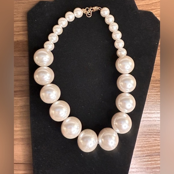 NWT- Zara- Maxi Pearl Necklace - Picture 2 of 3